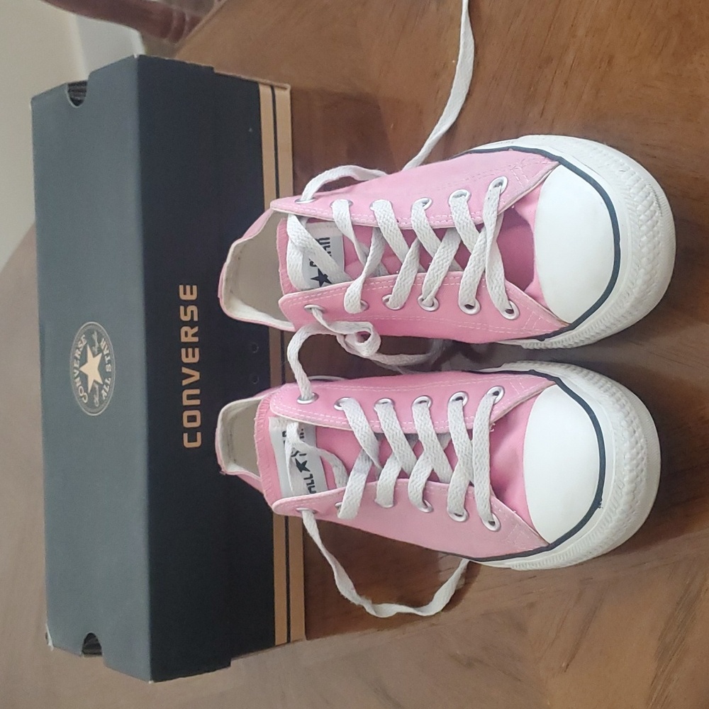 Converse Pink low tops M7 W9